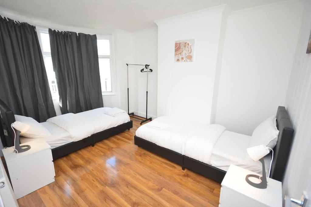 4 Bedroom House In East Лондон Экстерьер фото