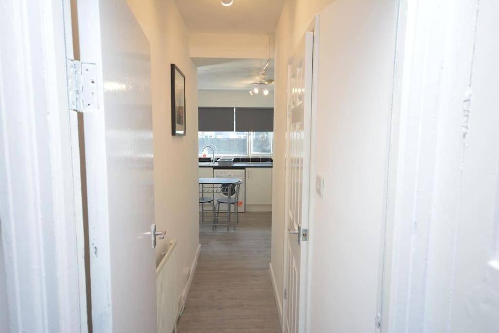4 Bedroom House In East Лондон Экстерьер фото