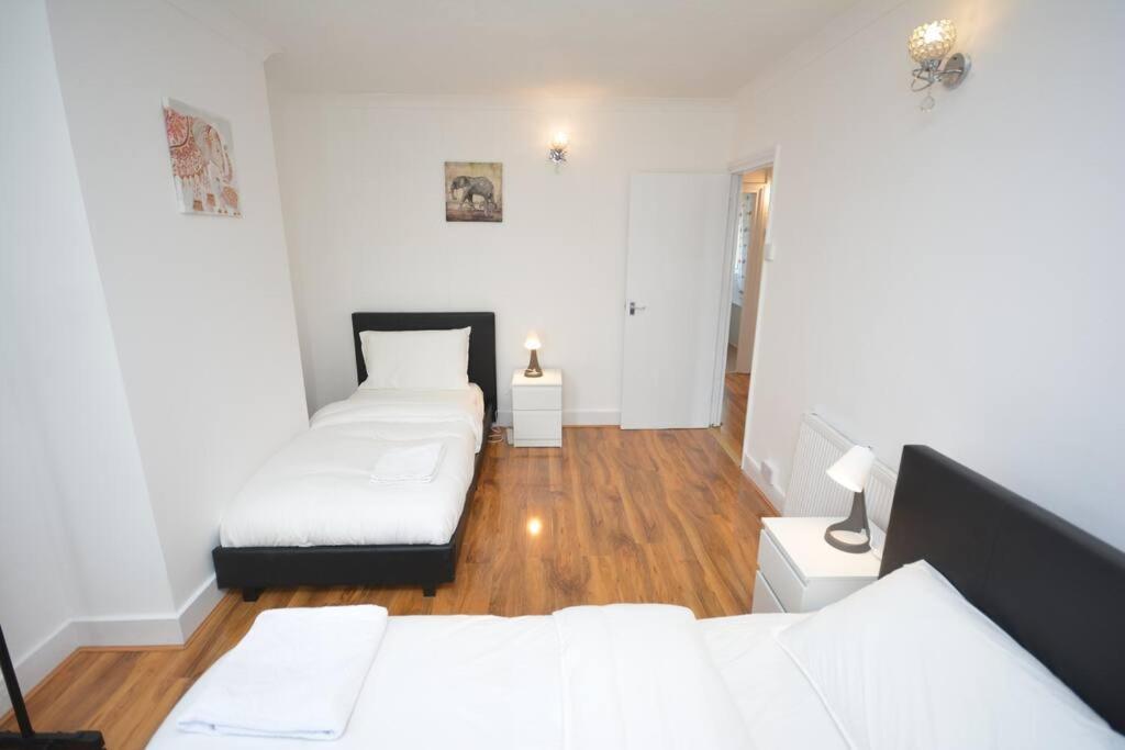 4 Bedroom House In East Лондон Экстерьер фото